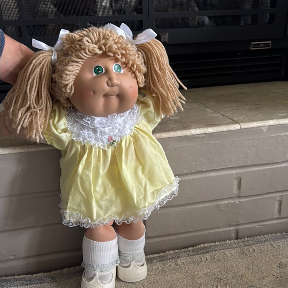 Cabbage Patch Kid Doll with 3 Outfits - Picture 9 of 12